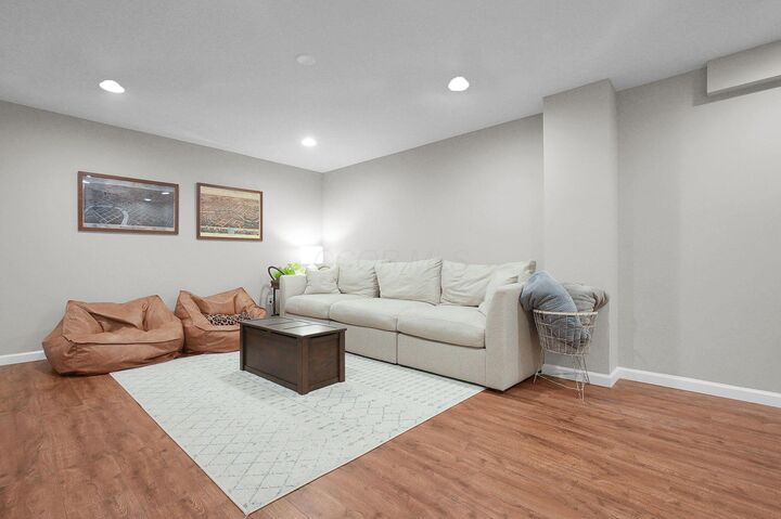 Property Photo:  1221 Wedgefield Lane  OH 43054