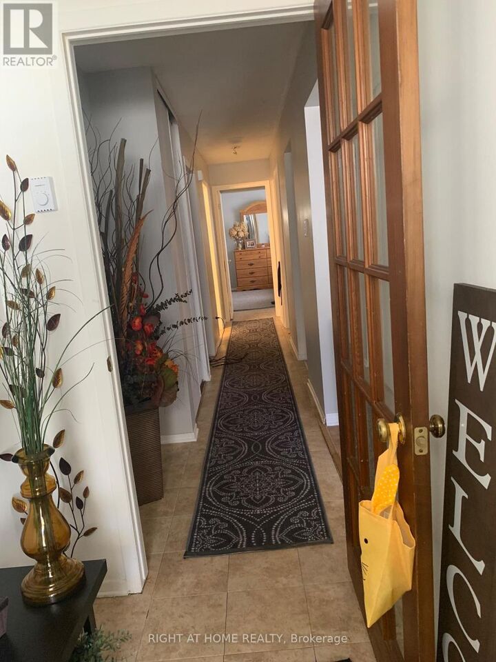 Property Photo:  1033 Cummings Avenue  ON K1J 9K6 