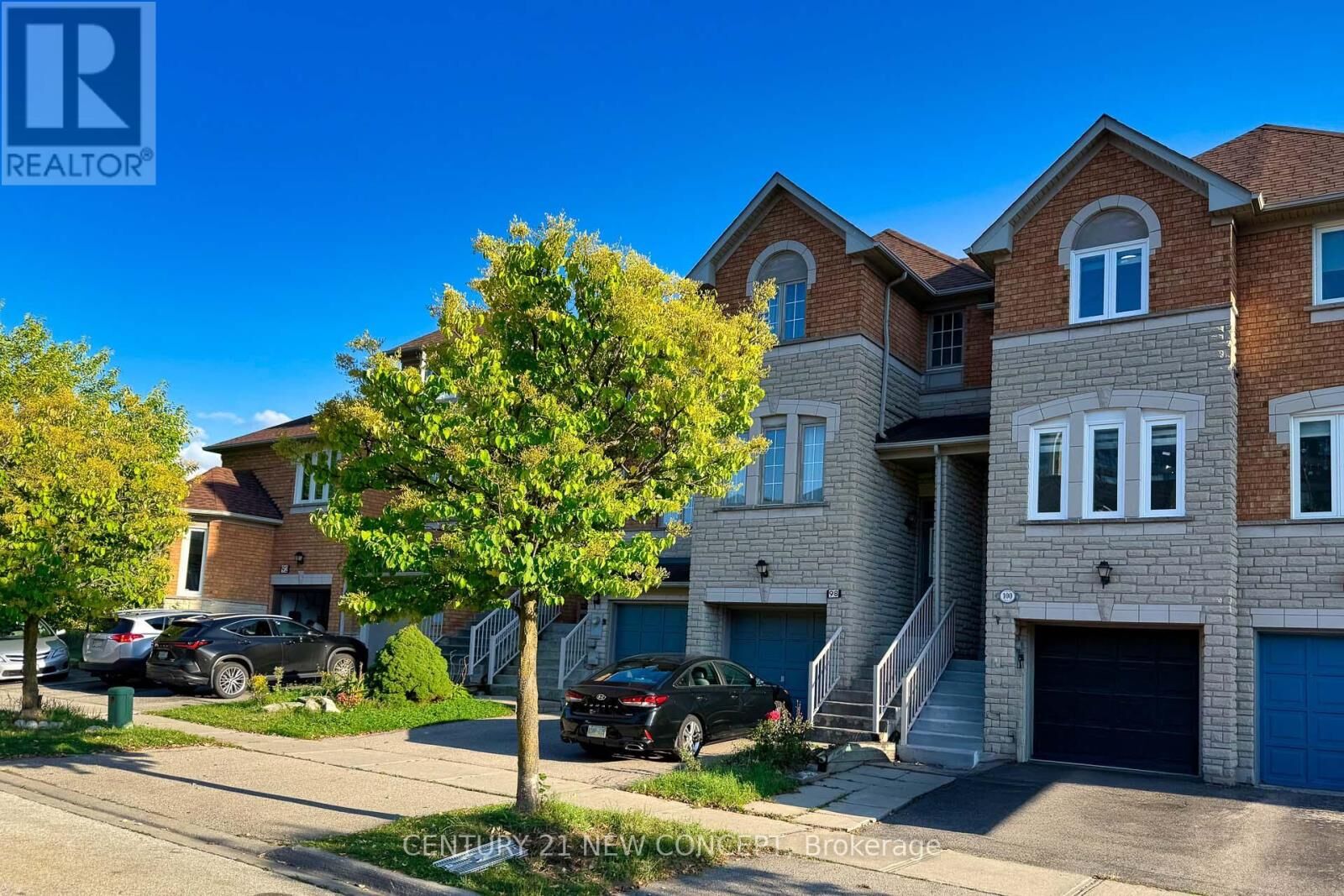Property Photo:  100 Coburg Crescent South  ON L4B 4E4 