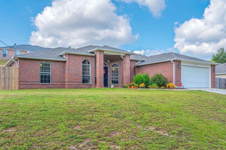 Property Photo: 417 Bobby Drive FL 32536