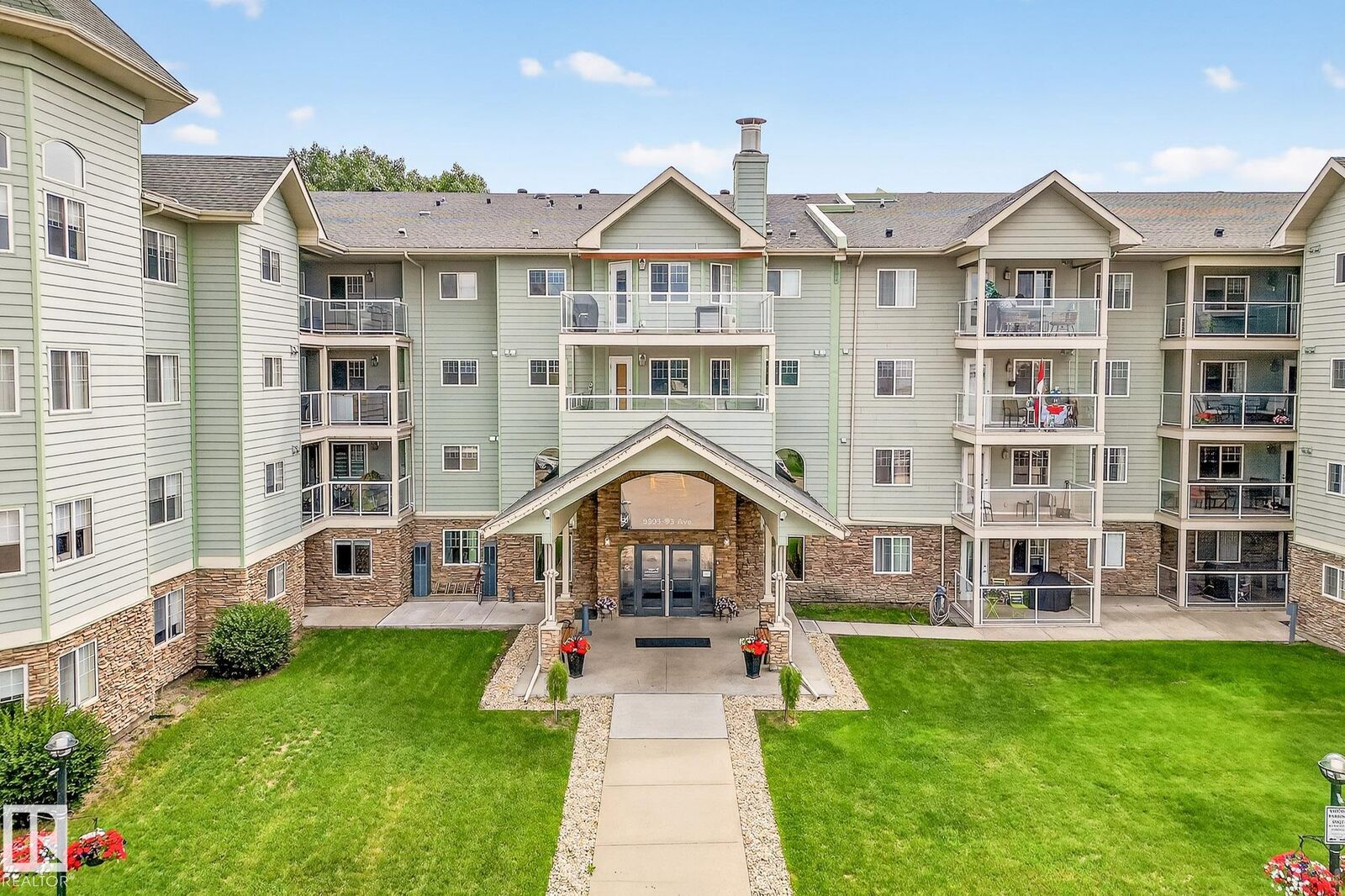 Property Photo: 9995 93 Avenue 202 AB T8L 1N5