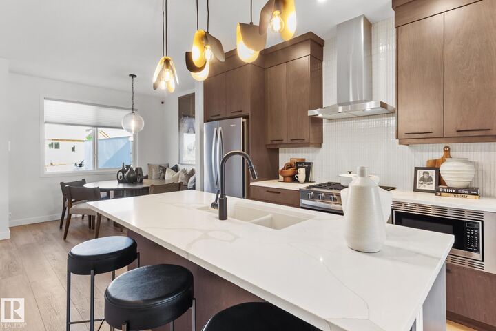 Property Photo:  9121 Elves Loop NW  AB T6M 3G2 