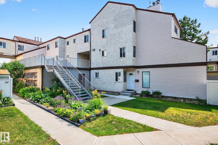 37 Lancaster Terrace NW  Edmonton AB T5X 5S3 photo
