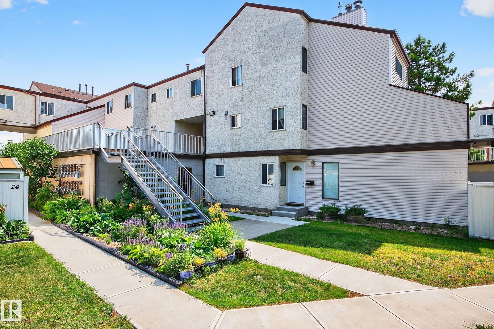 Property Photo:  37 Lancaster Terrace NW  AB T5X 5S3 