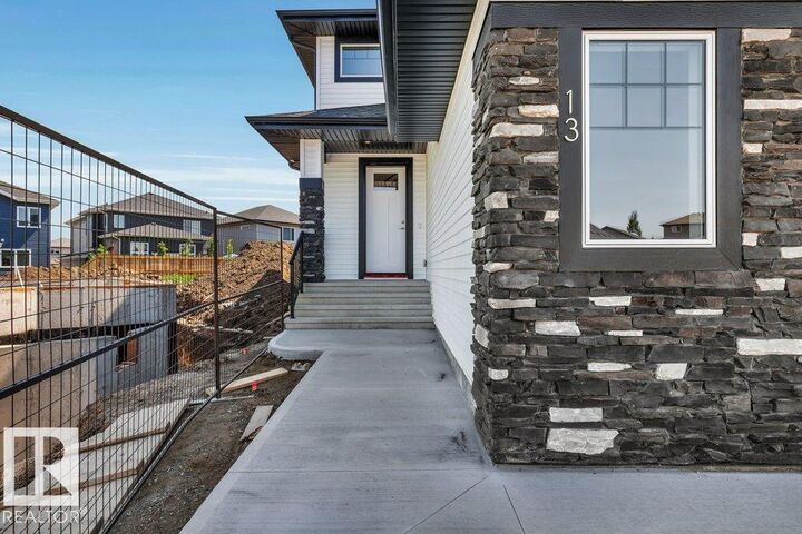 Property Photo:  13 Hillwood Terrace  AB T7X 0X4 
