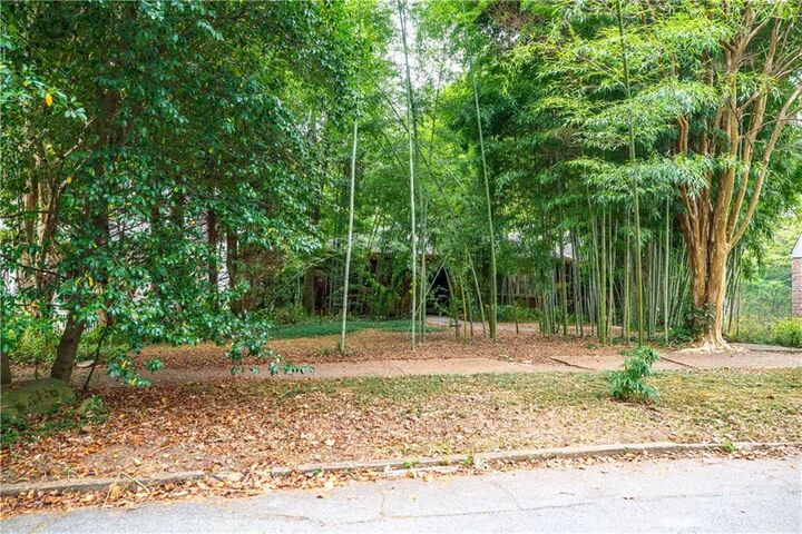 Property Photo:  586 Lakeshore Drive NE  GA 30307 