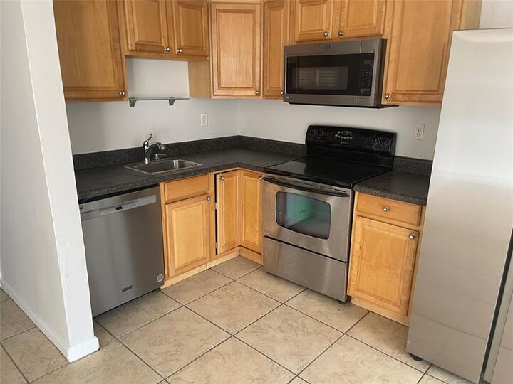 Property Photo: 4051 NE 13th Av 52-3 FL 33334