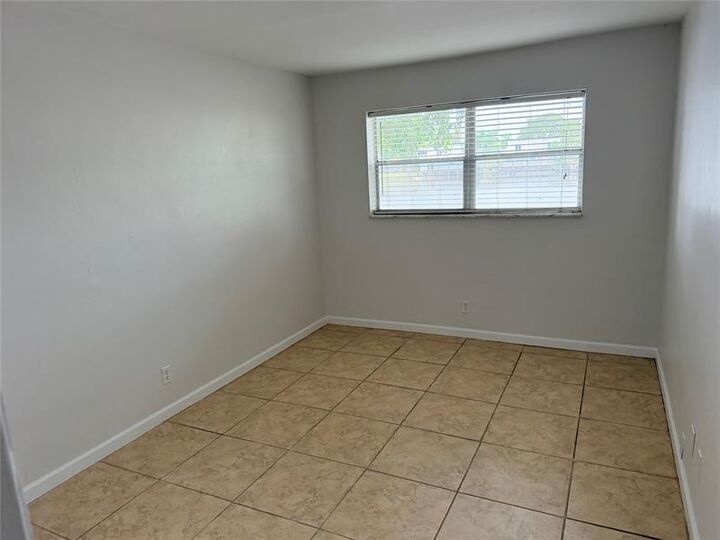 Property Photo: 4051 NE 13th Av 52-3 FL 33334