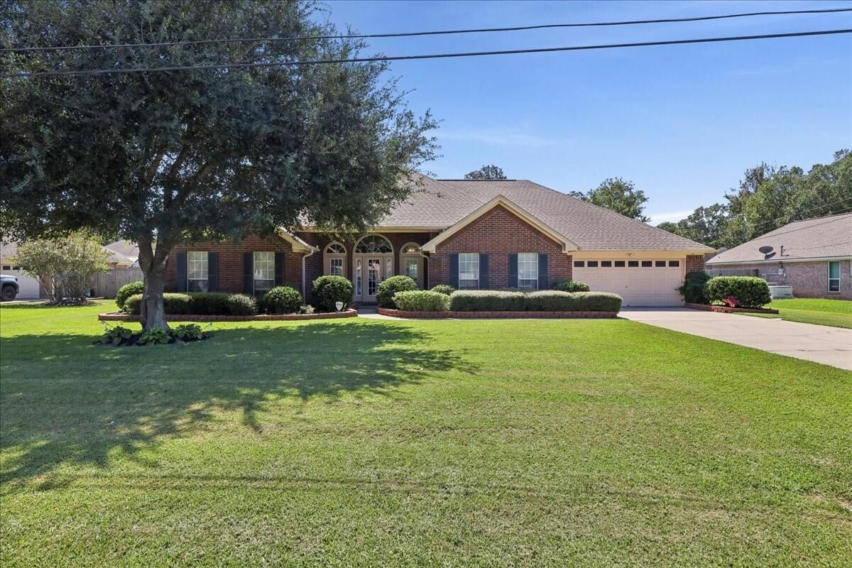 Property Photo: 701 Dawnwood TX 77632