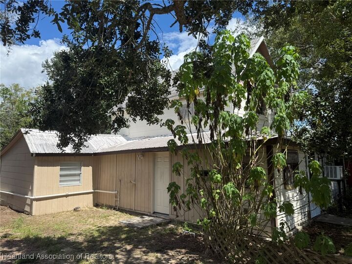 Property Photo:  17 E Winthrop Street  FL 33825