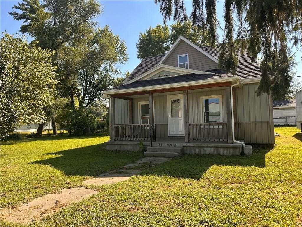 Property Photo:  711 Main Street  MO 64036 