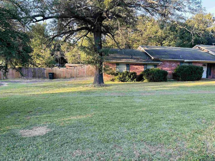 Property Photo: 1829 Azalea TX 75644