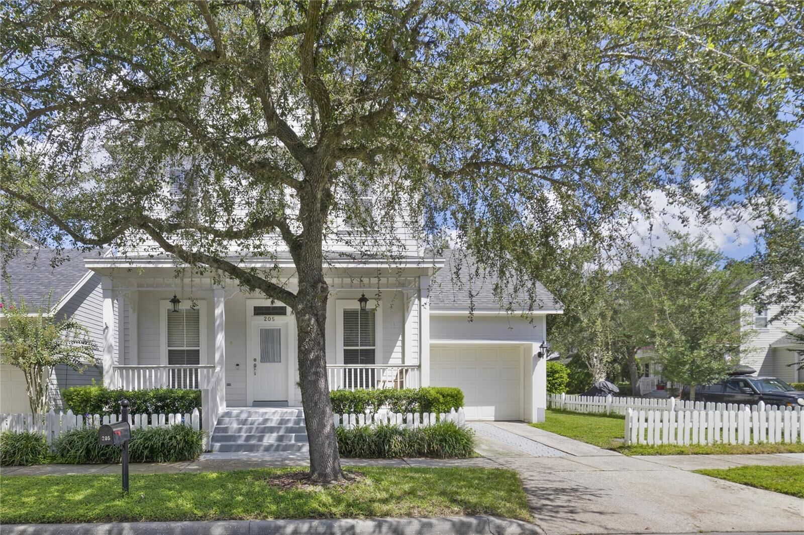 Property Photo:  205 Ficus Street  FL 34747 