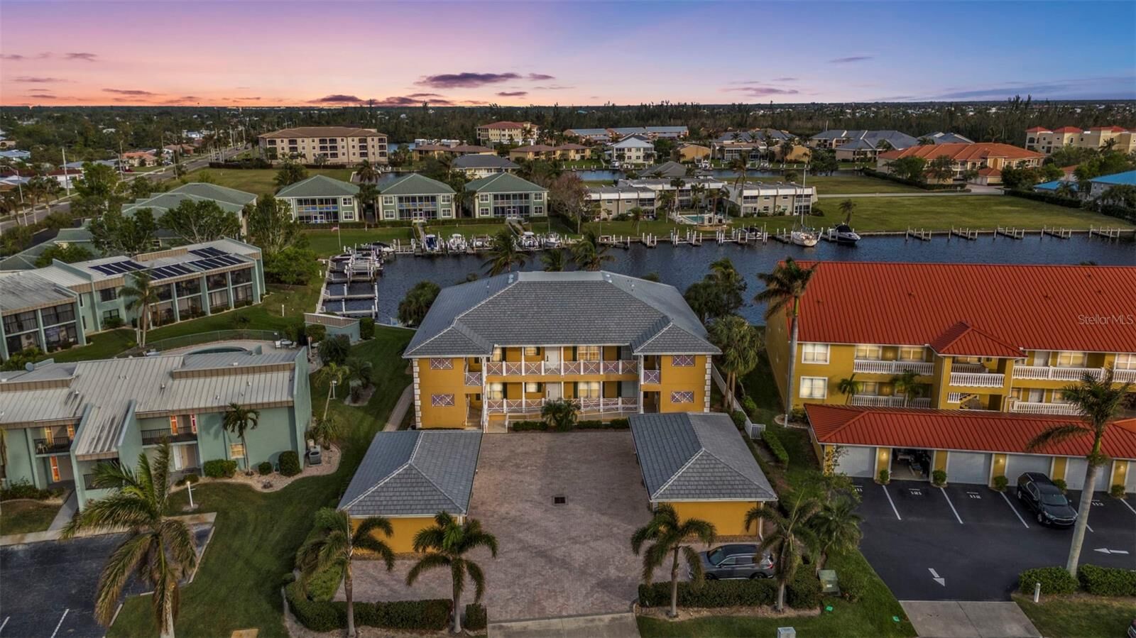 Property Photo: 3216 Purple Martin Drive 122 FL 33950