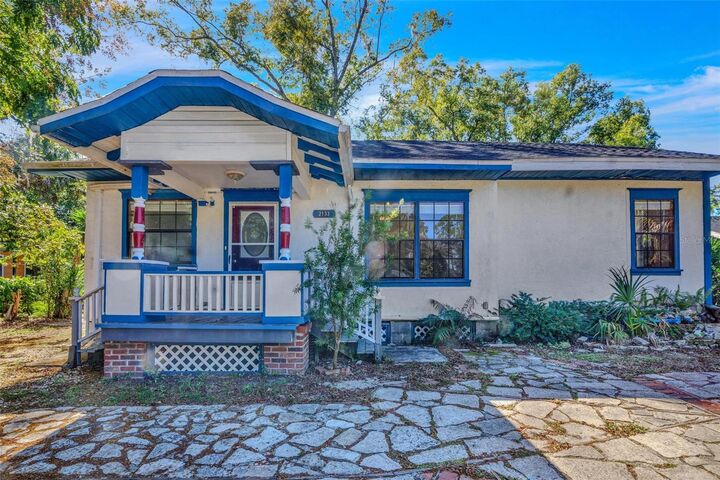 Property Photo: 2133 NE 8th Avenue FL 32641