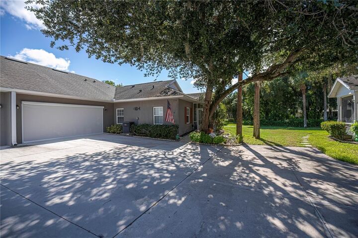 Property Photo: 1256 Green Oak Trail FL 33948