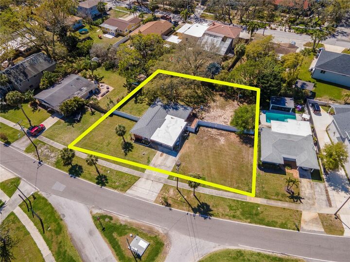 Property Photo: 27 Park Avenue FL 34689