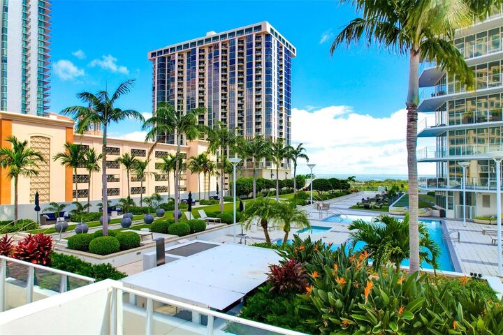 145 2nd Avenue S 521  St Petersburg FL 33701 photo