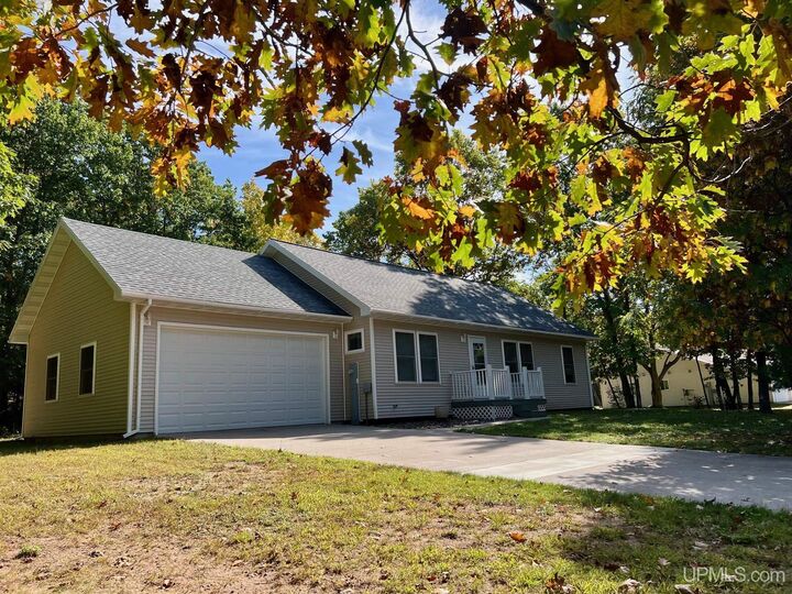 2103 Balsam Lane  Houghton MI 49931 photo