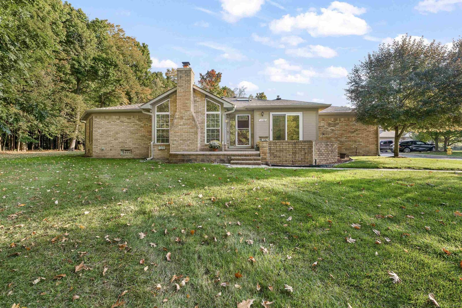 Property Photo:  11301 Black Walnut Court  MI 48094 