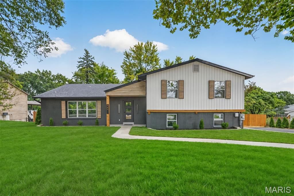 Property Photo:  529 Blanche Drive  MO 63303 