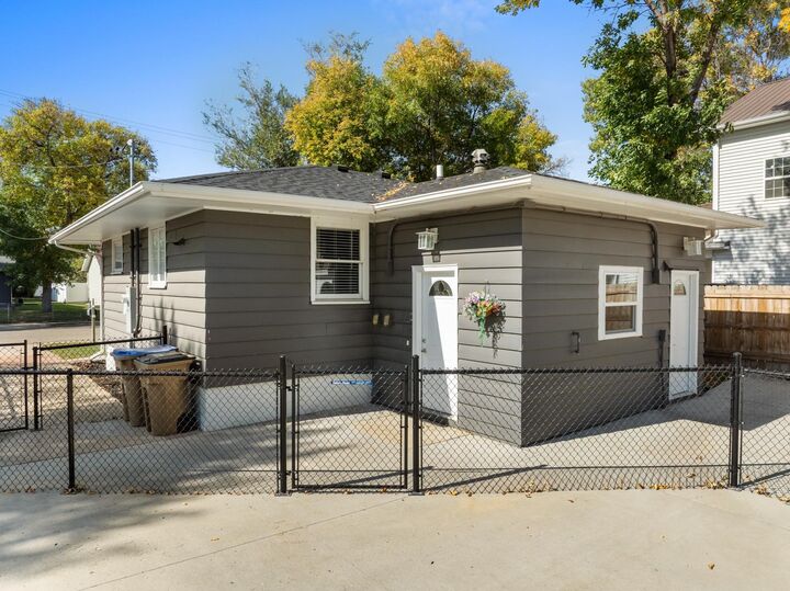 Property Photo: 511 19th St SE ND 58701