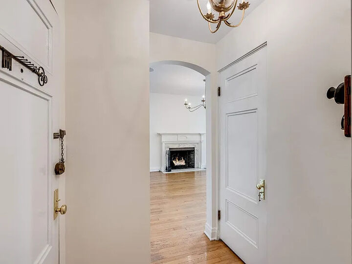 Property Photo:  60 E Scott Street 403  IL 60610 