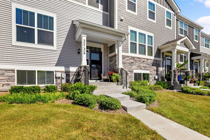 Property Photo: 2732 Fieldcrest Drive IL 60060