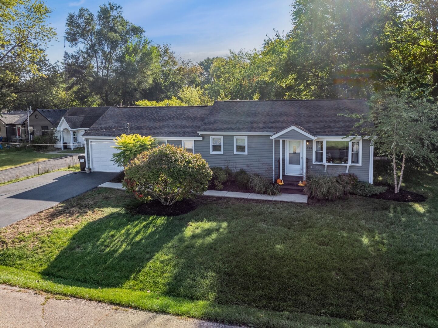 Property Photo: 1412 N River Road IL 60051