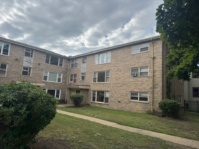 Property Photo:  7911 S Ellis Avenue 2  IL 60619 