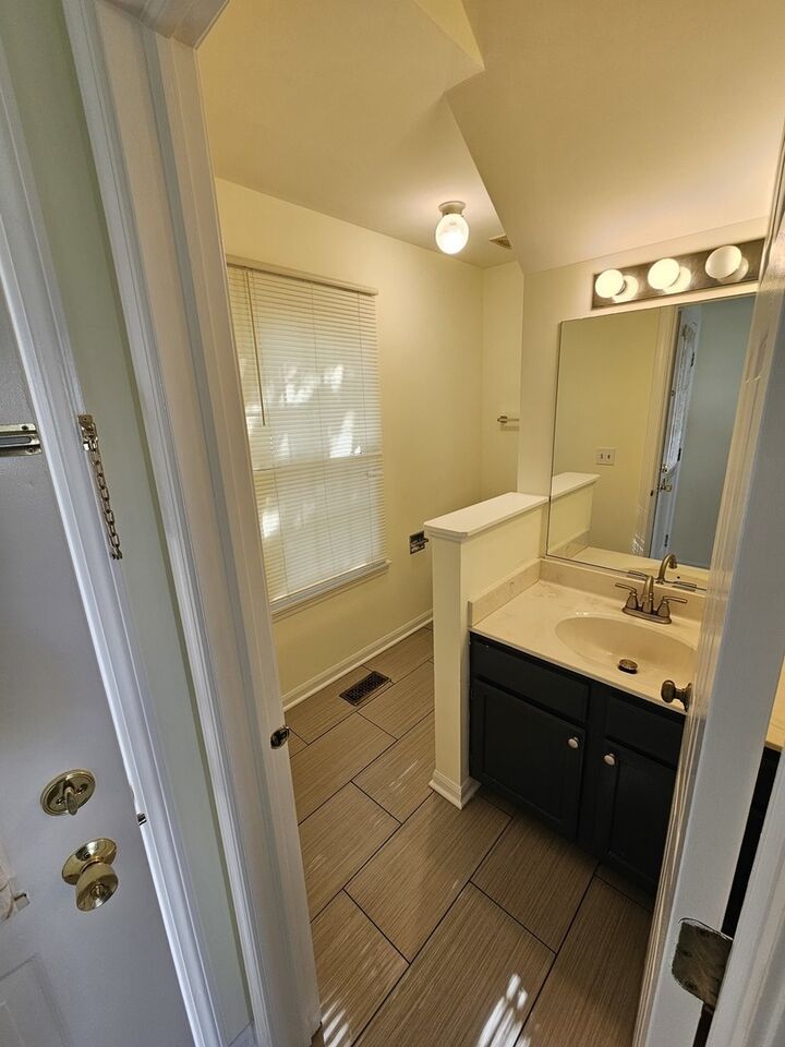Property Photo:  1135 Vail Court  IL 60540 