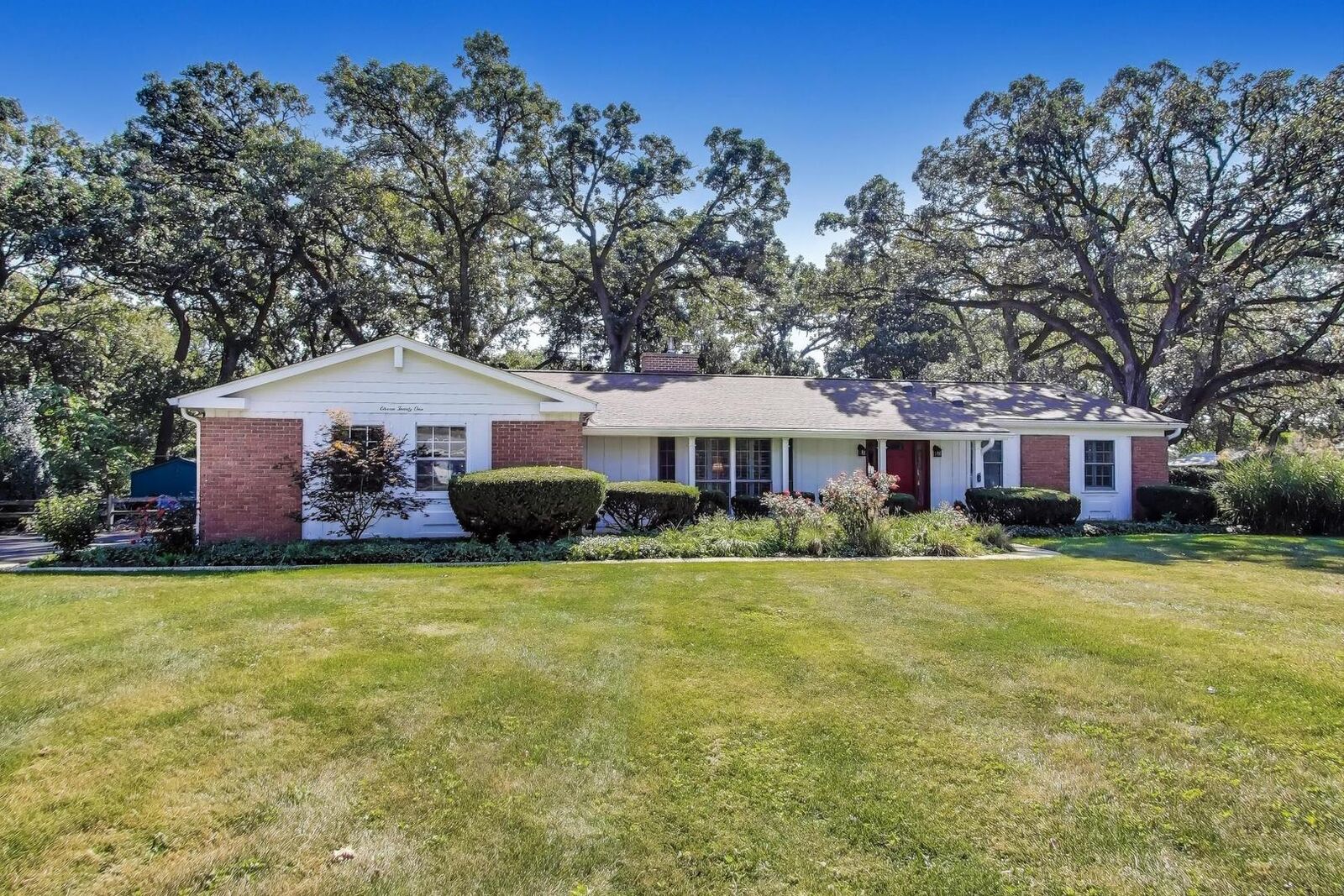 Property Photo:  1121 Forest Drive  IL 60123 