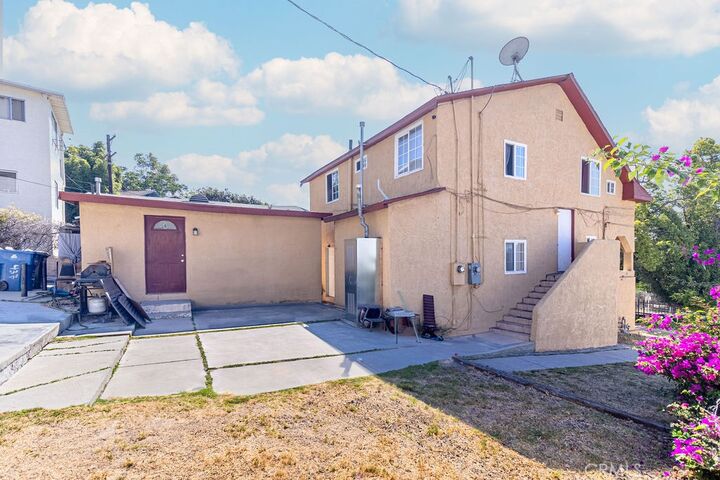 Property Photo:  437 Isabel Street  CA 90065 