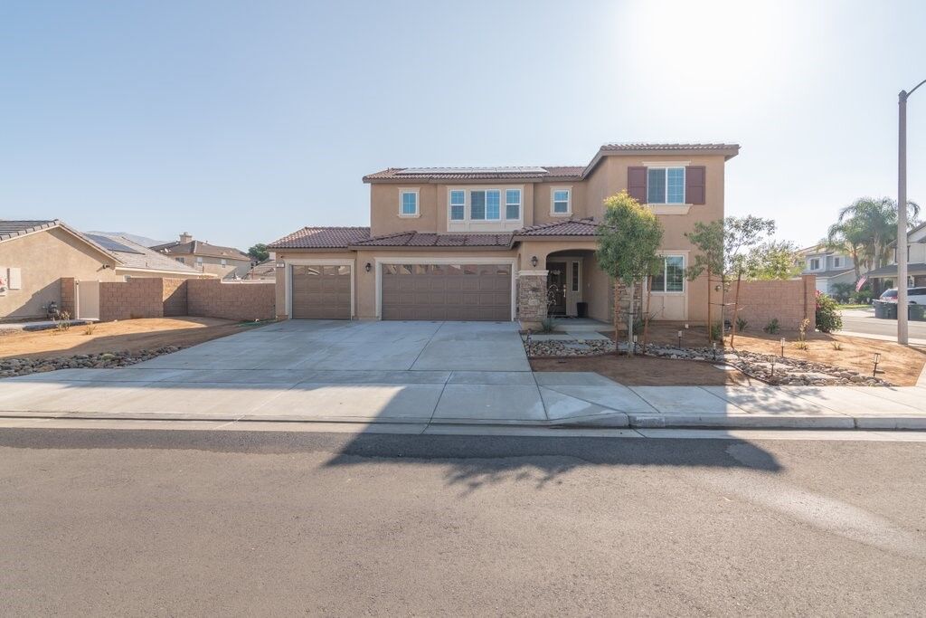 Property Photo:  387 Sunny Ridge  CA 92582 