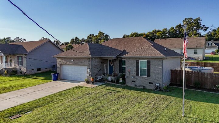 Property Photo:  112 August Way  TN 37160 