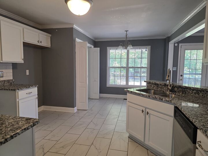 Property Photo: 1056 Glenhurst Way TN 37040