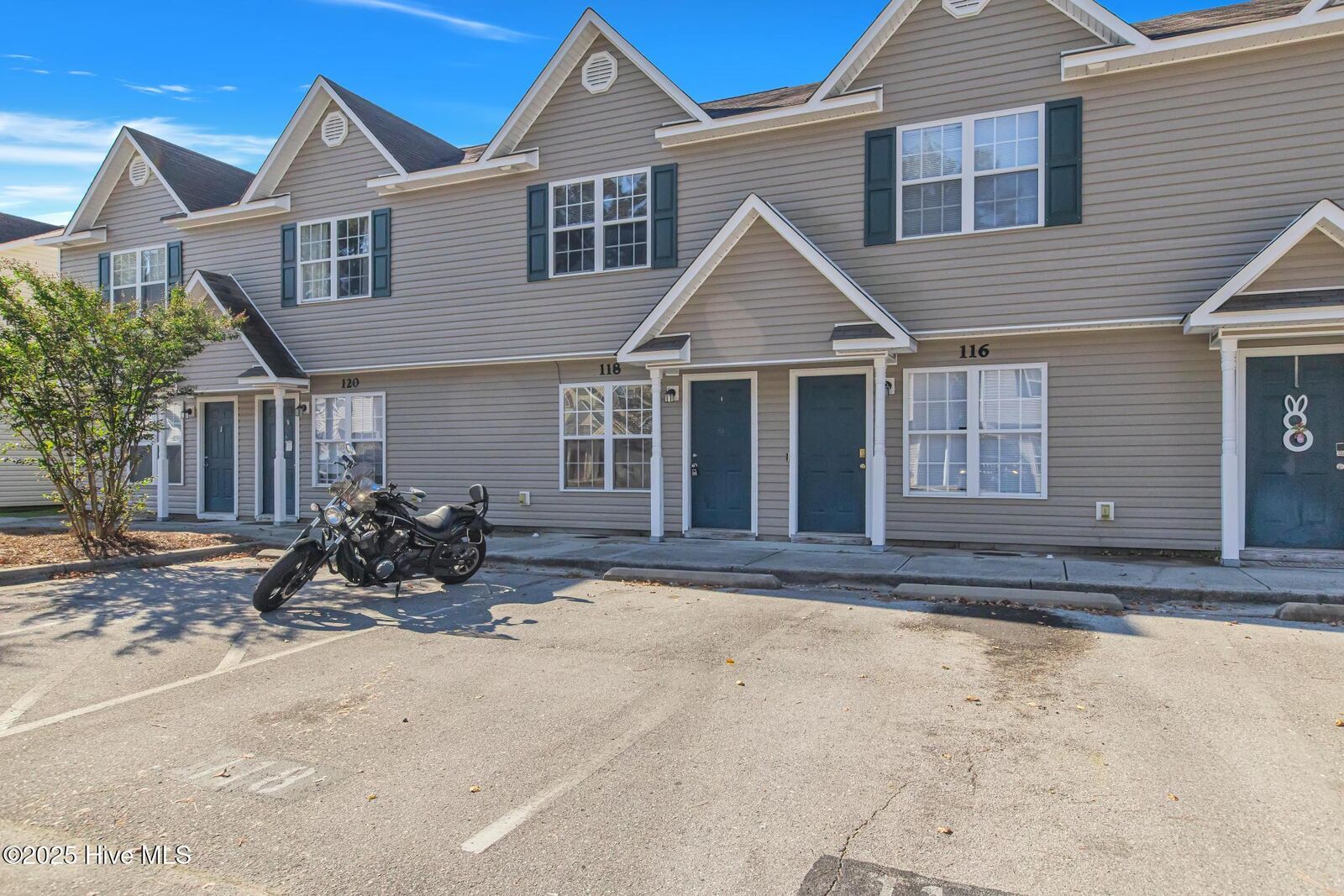 Property Photo:  118 Cornerstone Place  NC 28546 