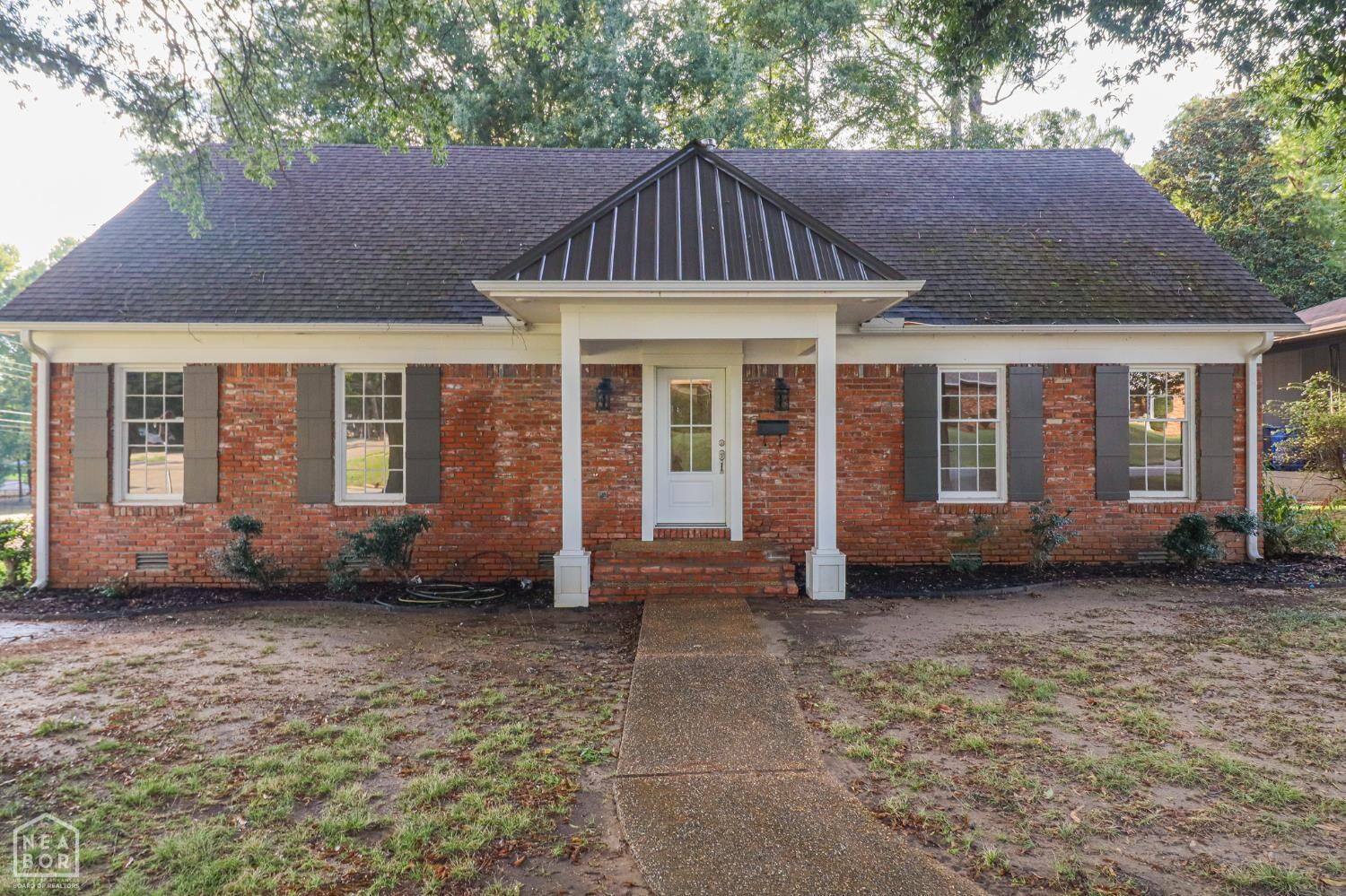 Property Photo: 1919 Sherwood Drive AR 72401
