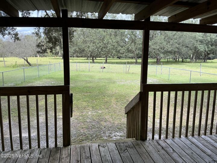 Property Photo: 147 Homestead Road FL 32177
