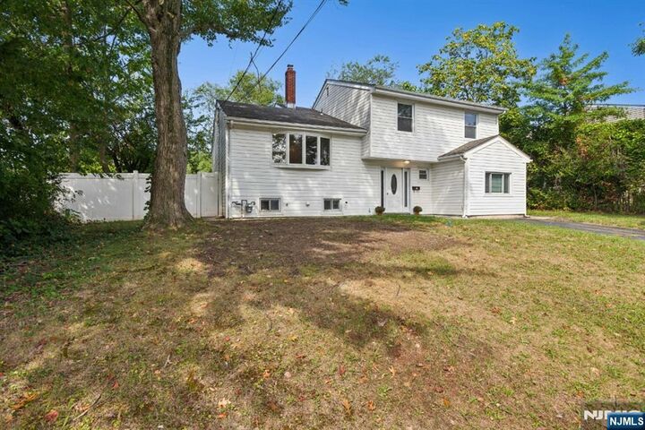 Property Photo:  5 E Waverly Drive  NJ 08817 