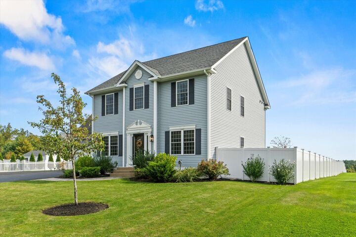 Property Photo:  3 Bellflower Hollow  NH 03053 