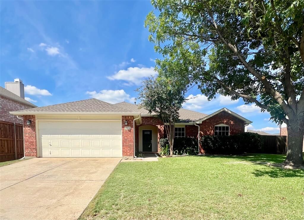 Property Photo: 2813 Goodnight Trail TX 76210