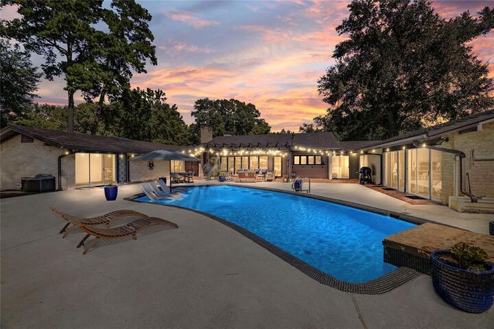 Property Photo: 1300 Montclair Street TX 75601