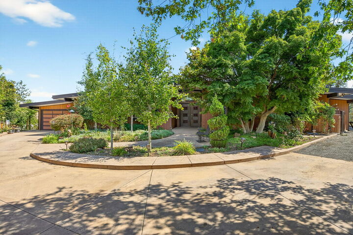Property Photo:  738 Fairway Court  OR 97520 