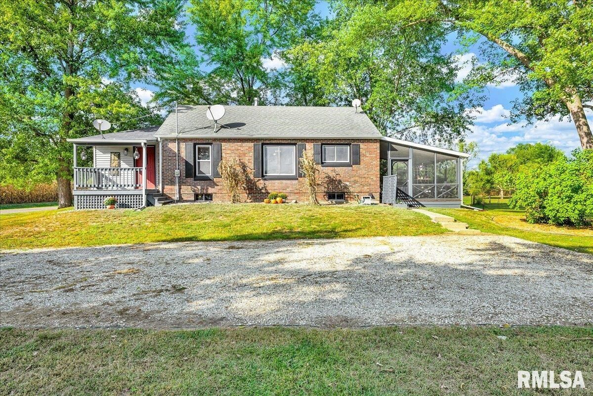Property Photo:  389 S Fulton Street  IL 61520 