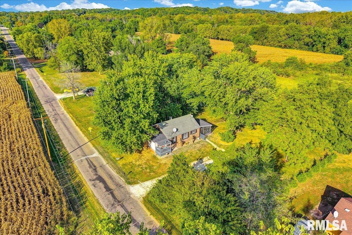 Property Photo:  389 S Fulton Street  IL 61520 
