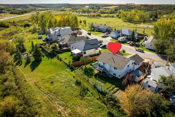 Property Photo:  18 Cambridge Drive  AB T0M 0L0