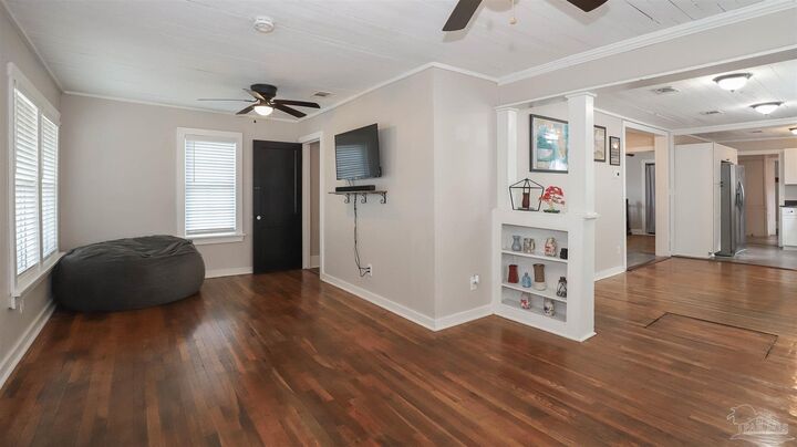 Property Photo:  415 E Jordan St  FL 32503 