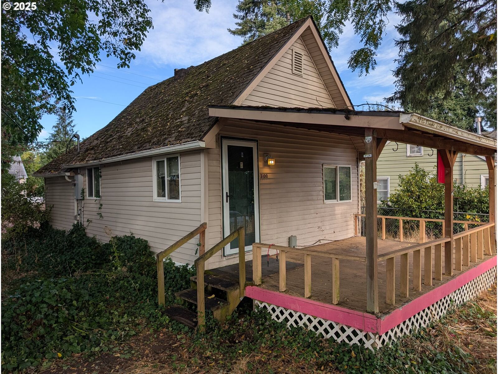 Property Photo:  3100 N St  WA 98663 