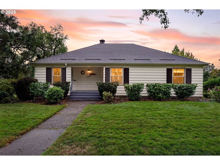 6807 SE Cesar E Chavez Blvd  Portland OR 97202 photo